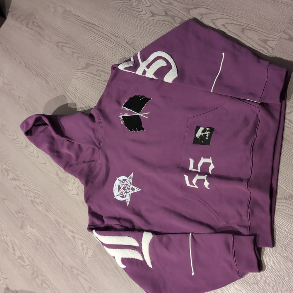 NWOT Black Scale Hoodie size L